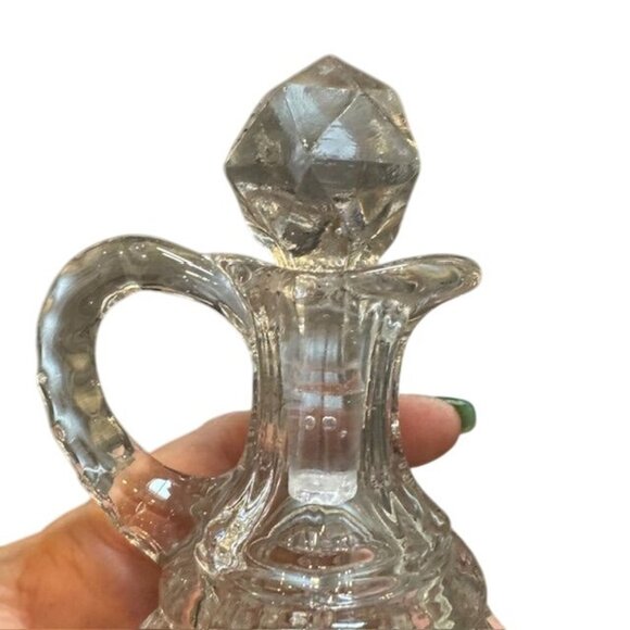 Vintage Diamond-Cut Glass Cruet With Stopper - Picture 4 of 10